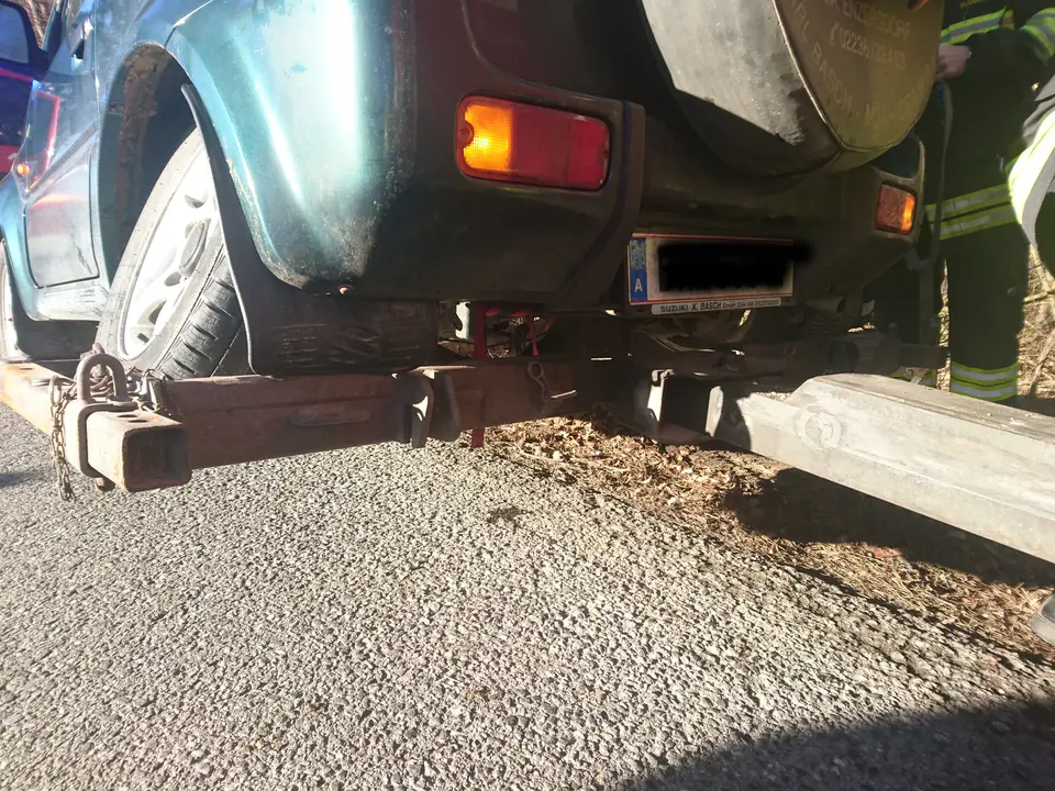 PKW nach Achsbruch – Foto 2 von 4