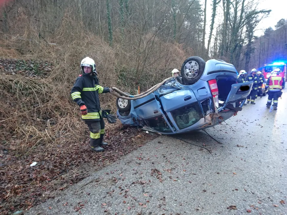PKW am Dach – Foto 1 von 10