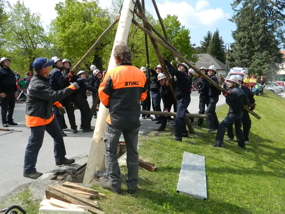 Maibaumaufstellen – Foto 5 von 11