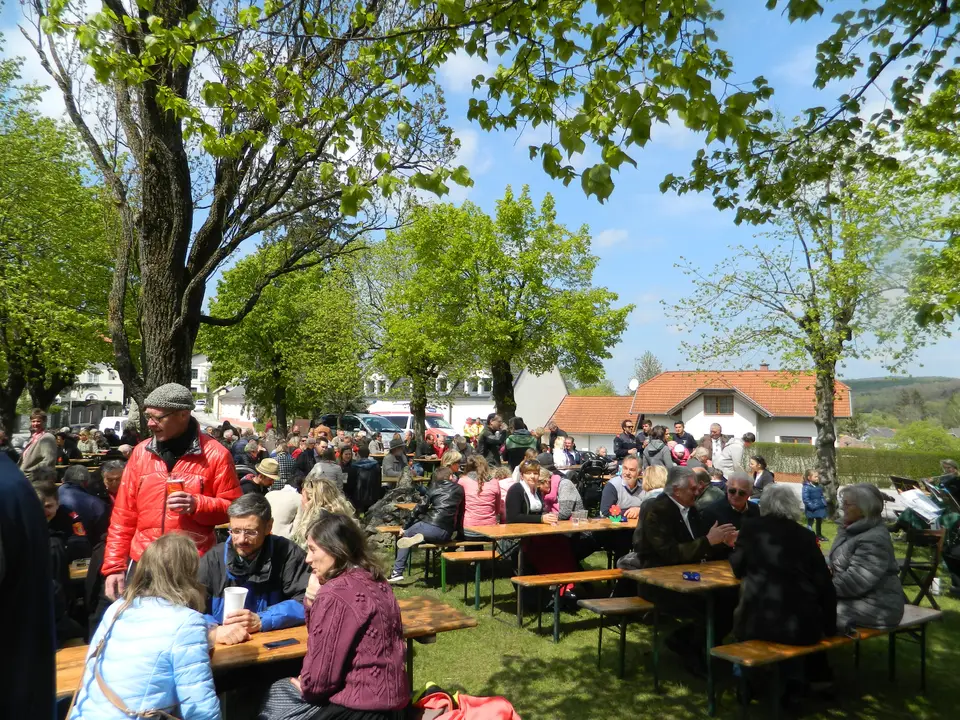 Maibaumaufstellen – Foto 10 von 11