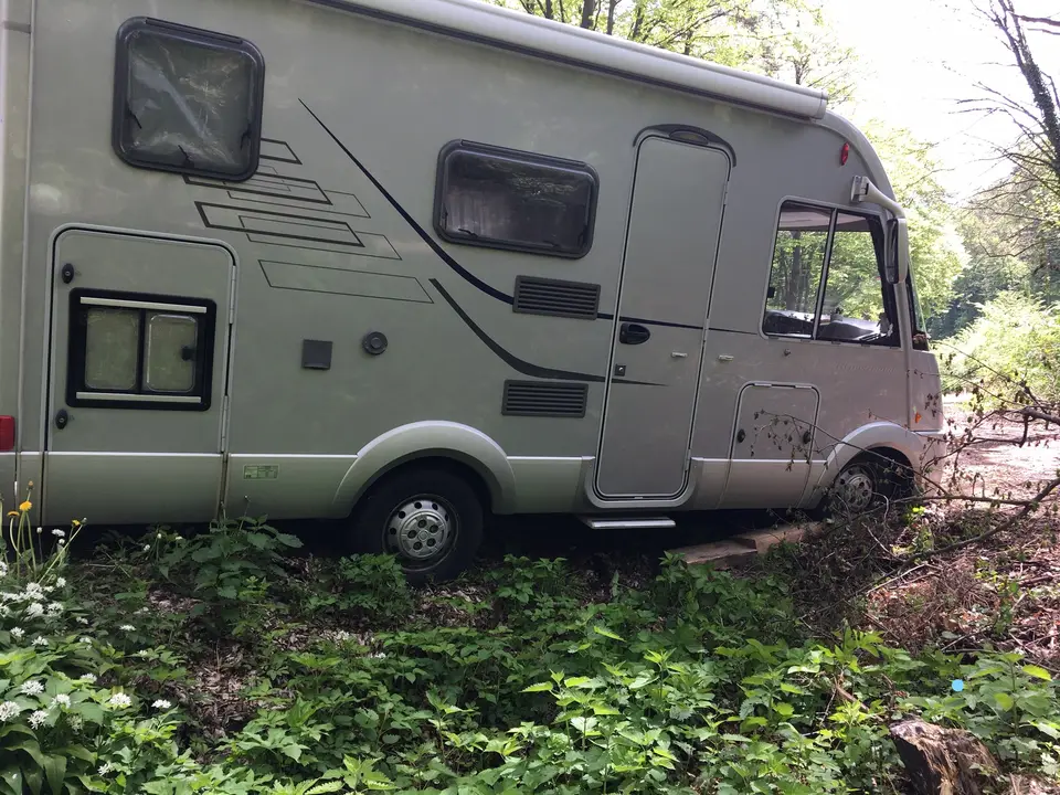 Wohnmobil im Graben – Foto 4 von 5