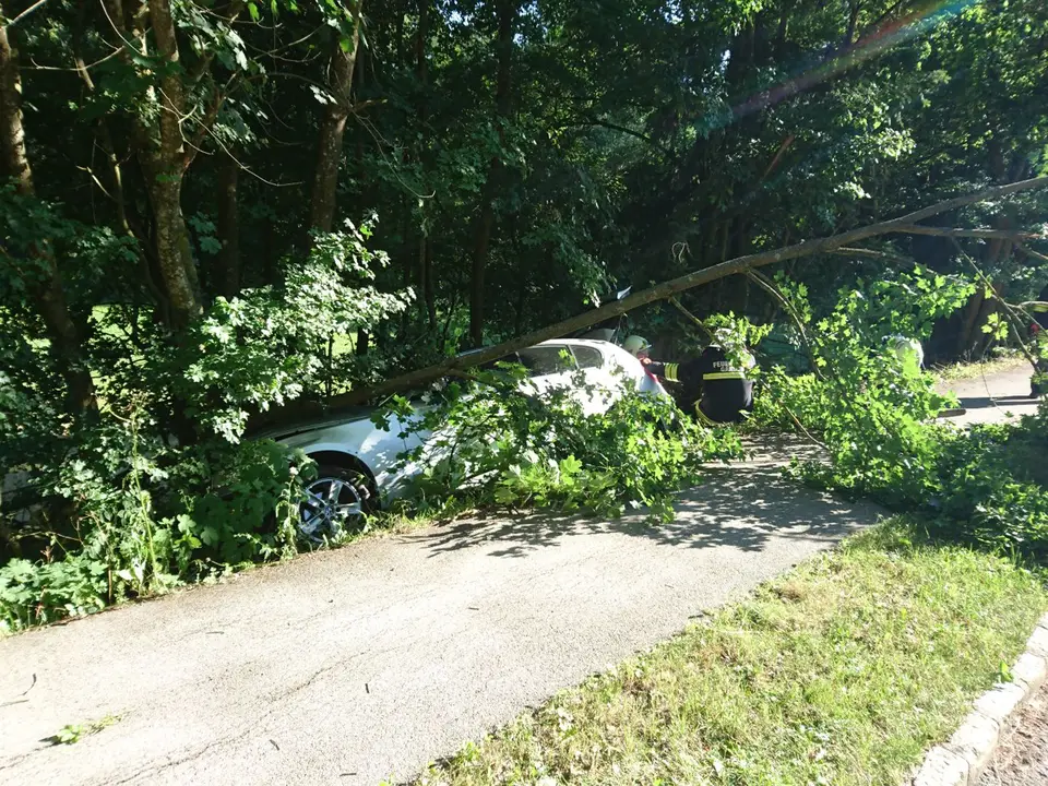 Verkehrsunfall bei Ortseinfahrt – Foto 2 von 4