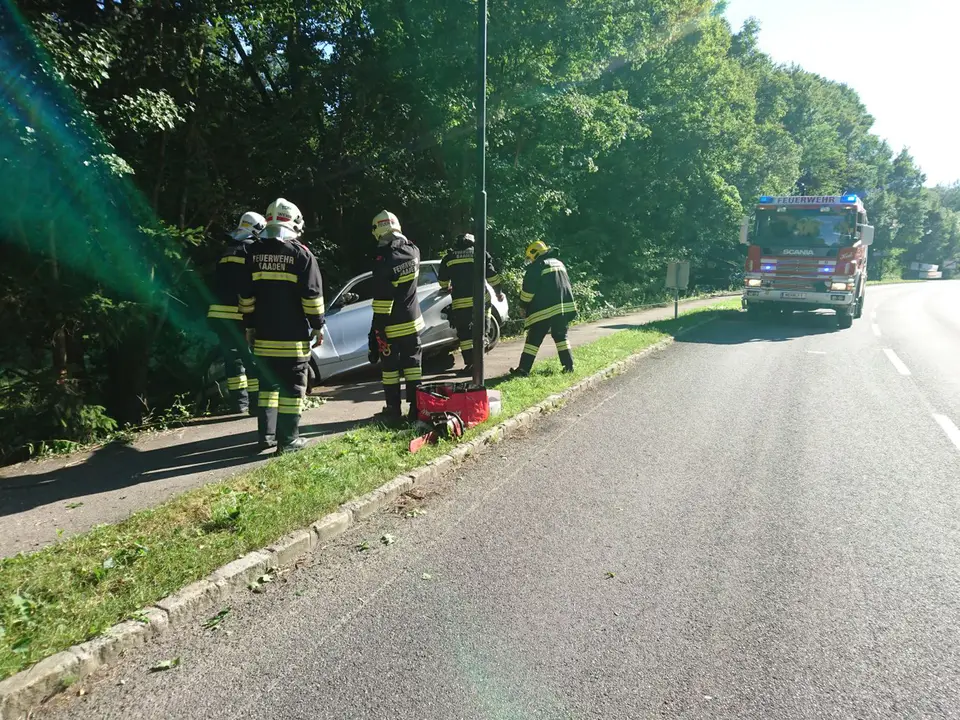 Verkehrsunfall bei Ortseinfahrt – Foto 3 von 4