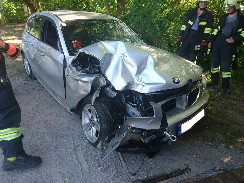 Verkehrsunfall bei Ortseinfahrt – Foto 4 von 4