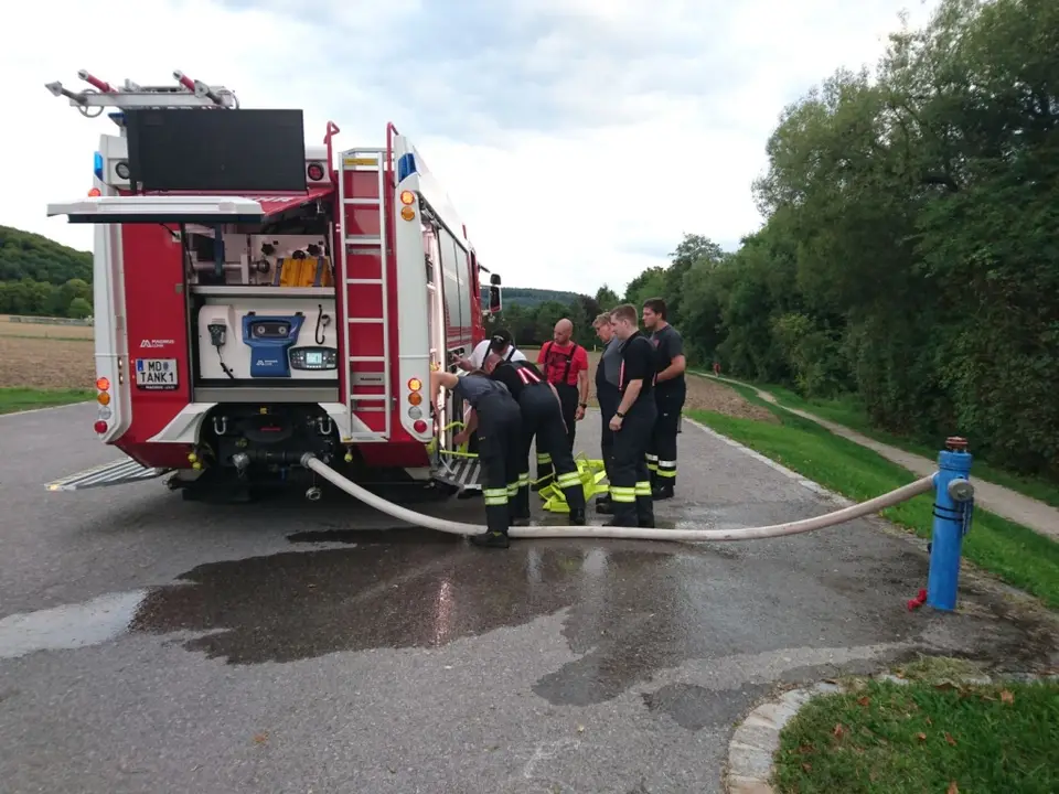 Übung Pumpenbetrieb HLF3 – Foto 1 von 7
