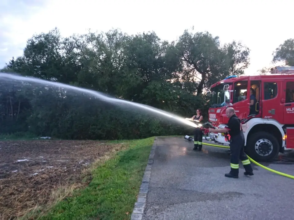 Übung Pumpenbetrieb HLF3 – Foto 6 von 7
