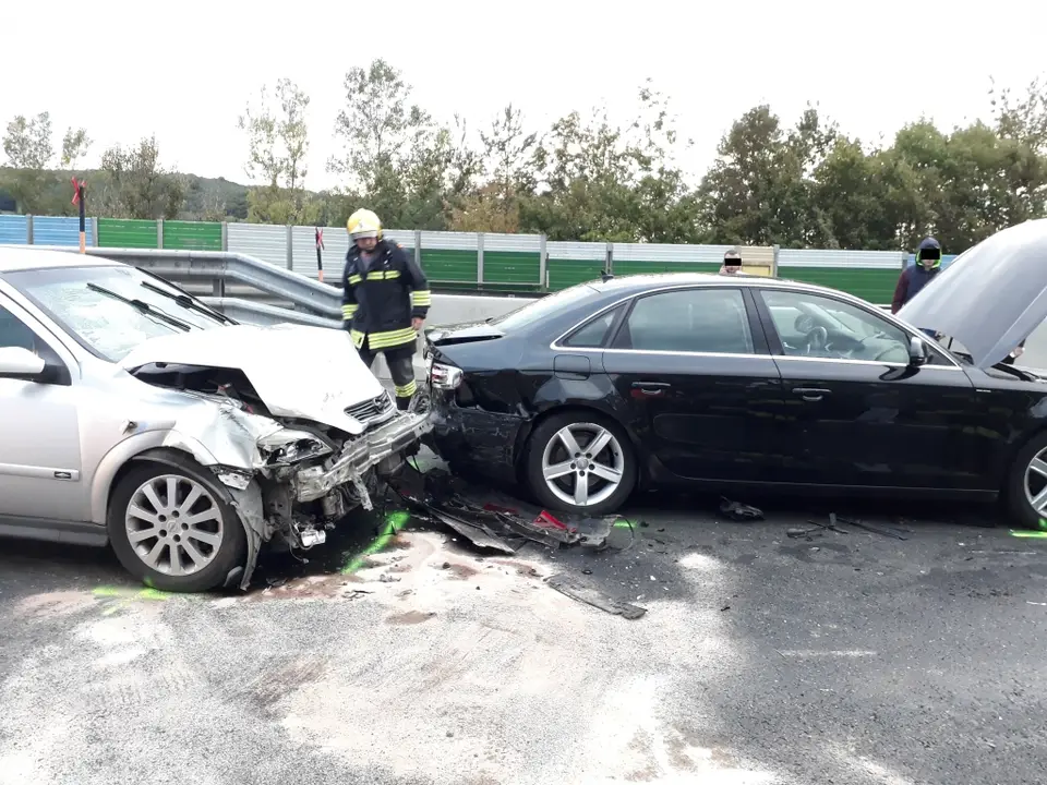 Unfall mit vier PKW auf A21 – Foto 1 von 9