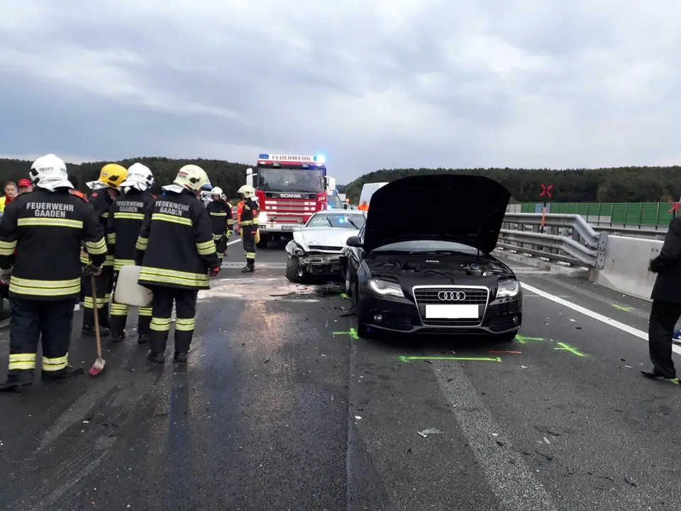 Unfall mit vier PKW auf A21 – Foto 2 von 9