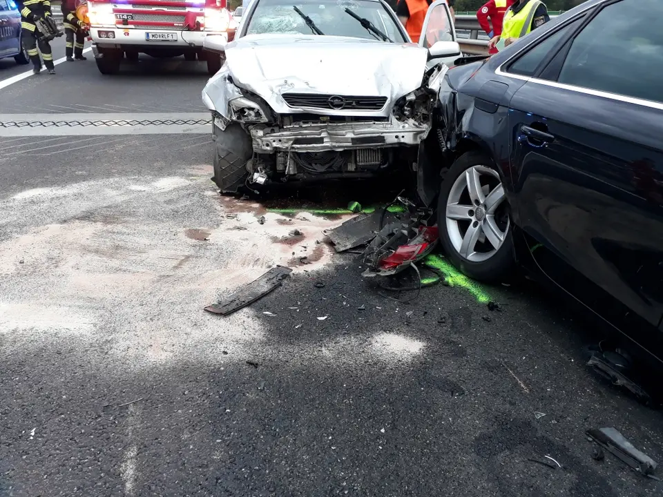 Unfall mit vier PKW auf A21 – Foto 5 von 9