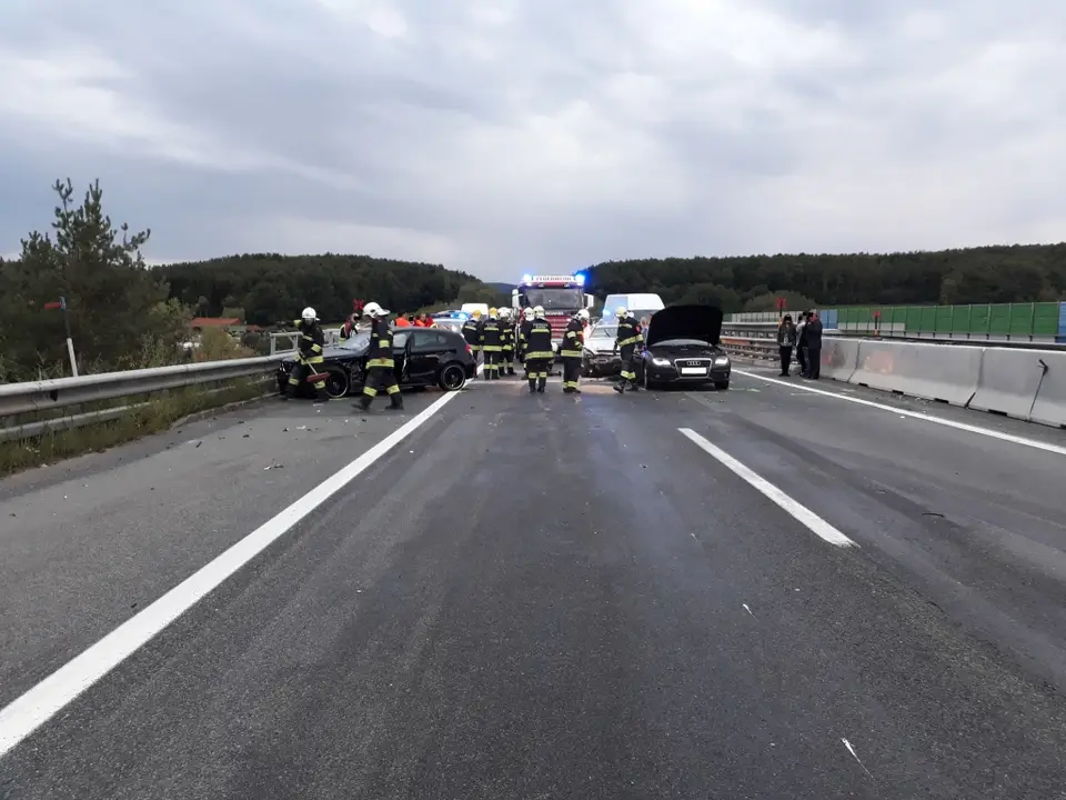 Unfall mit vier PKW auf A21 – Foto 6 von 9