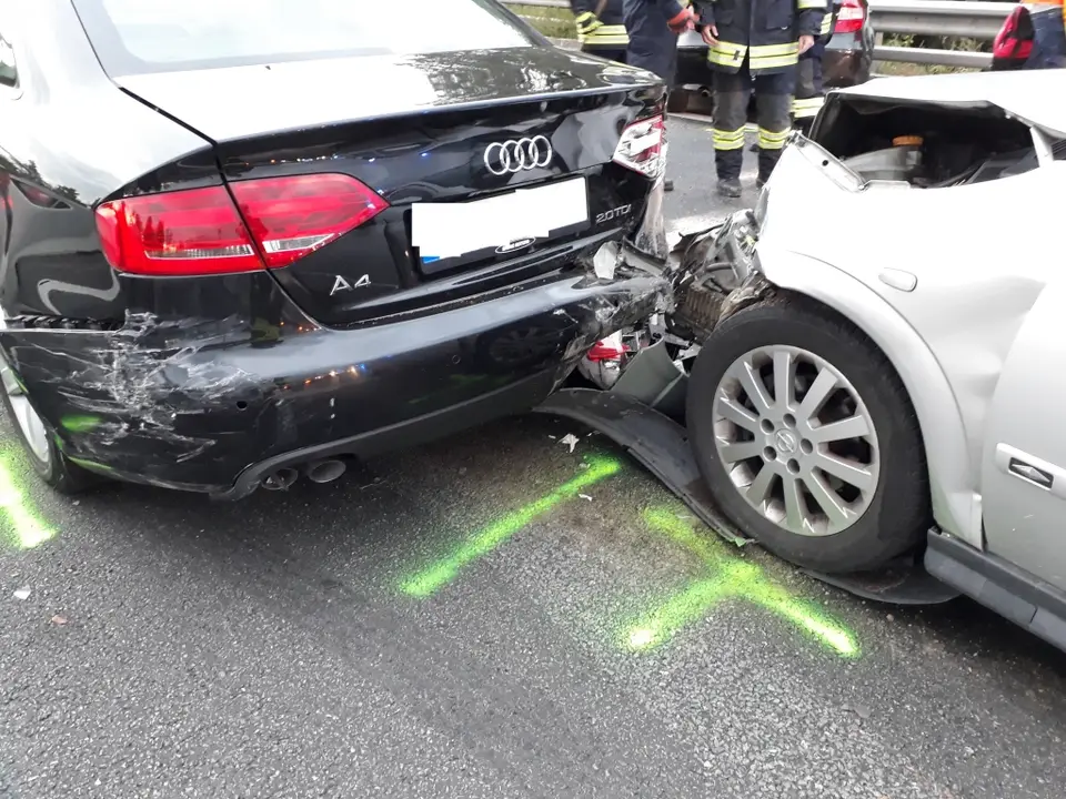 Unfall mit vier PKW auf A21 – Foto 7 von 9