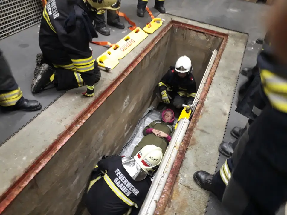 Monatsübung „Retten aus Tiefen“ – Foto 5 von 7