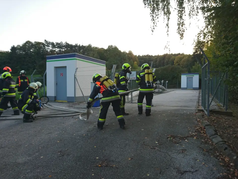 Übung bei Pipeline-Schieberstation – Foto 3 von 8