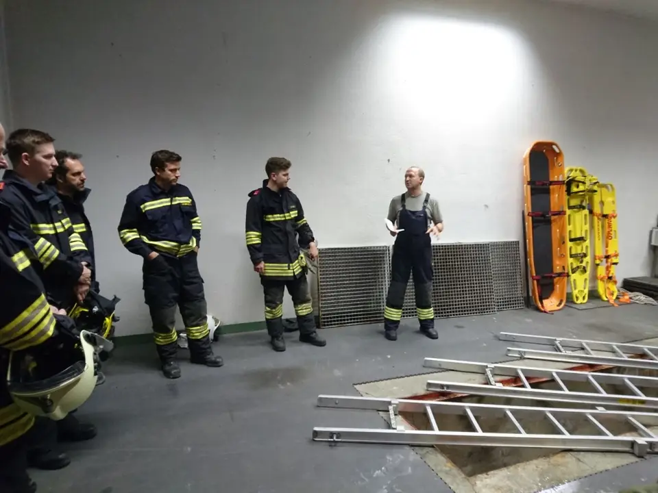 Monatsübung „Retten aus Tiefen“ – Foto 1 von 7