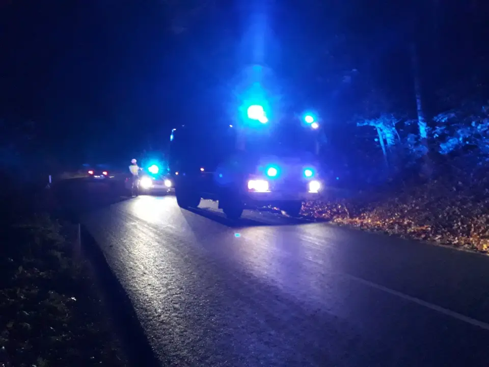 Traktorgespann blockiert Straße – Foto 2 von 2
