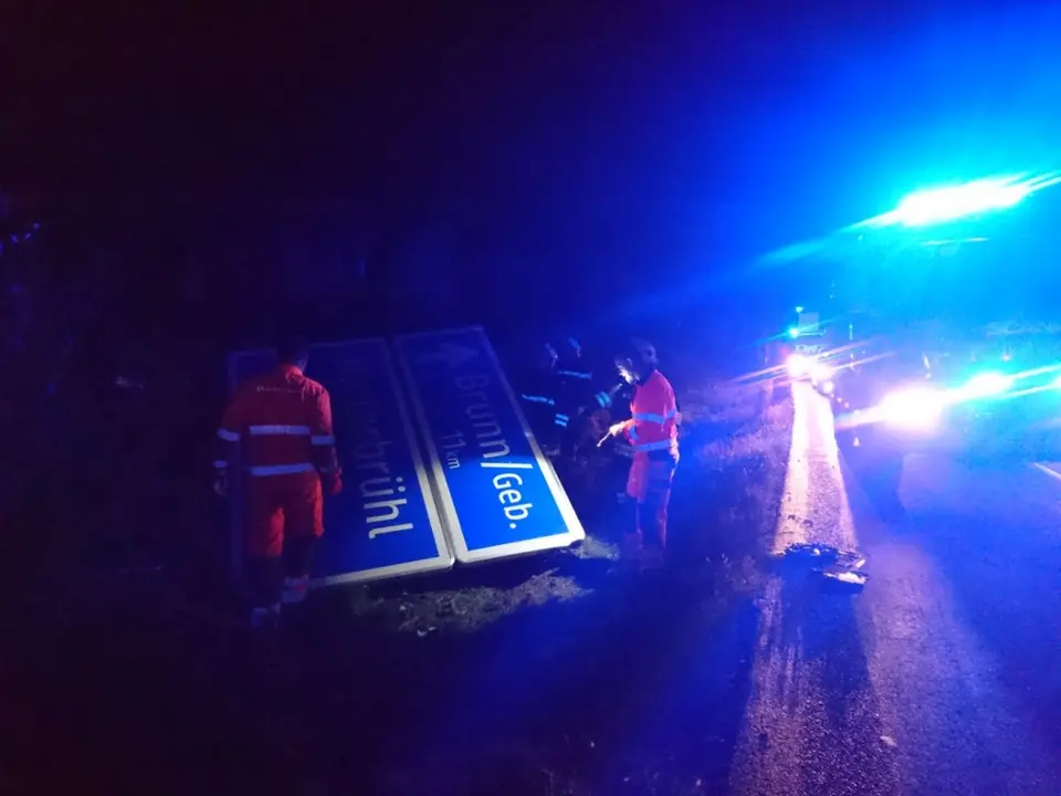 Verkehrsunfall auf der A21 – Foto 2 von 5