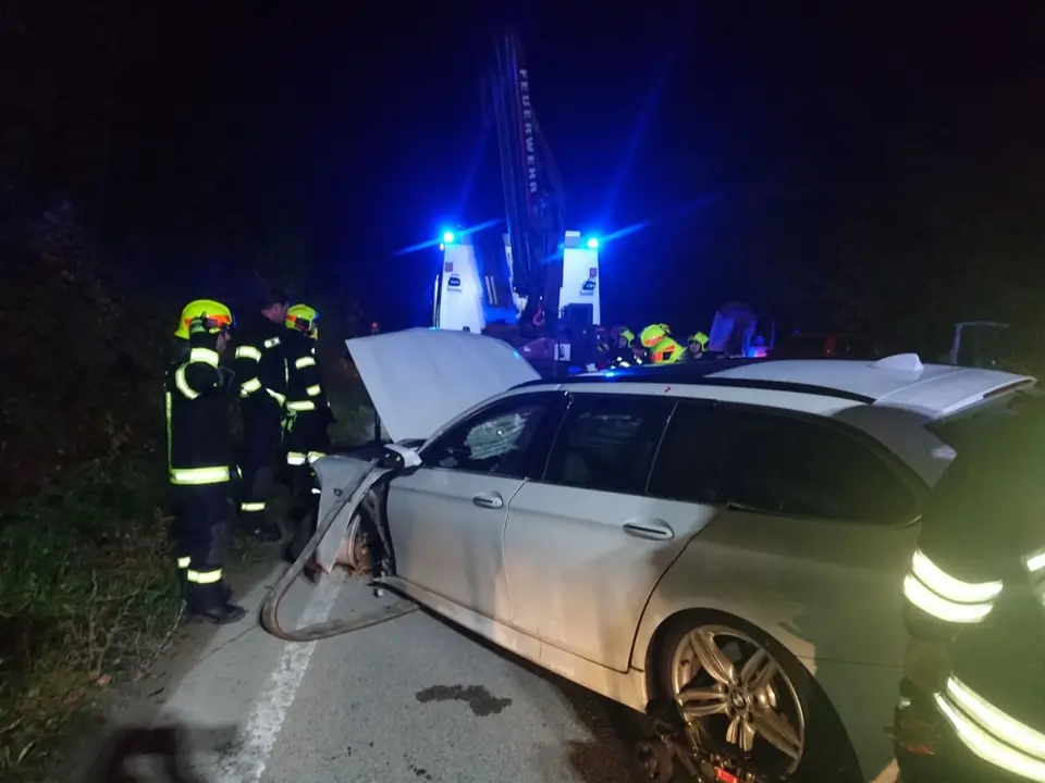 Verletzte Person bei PKW-Unfall – Foto 2 von 6