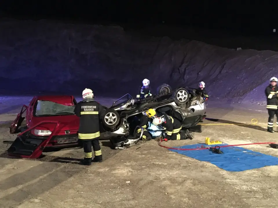 Übung „Personenrettung aus KFZ“ – Foto 1 von 7