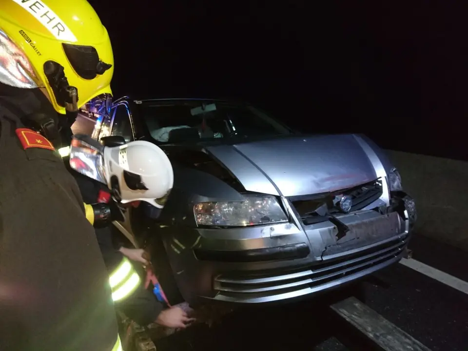Zwei verunfallte PKW auf A21 – Foto 2 von 6