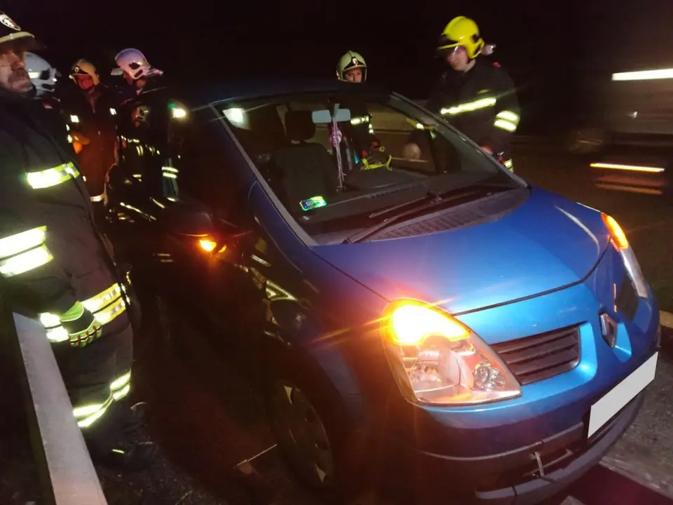Zwei verunfallte PKW auf A21 – Foto 6 von 6