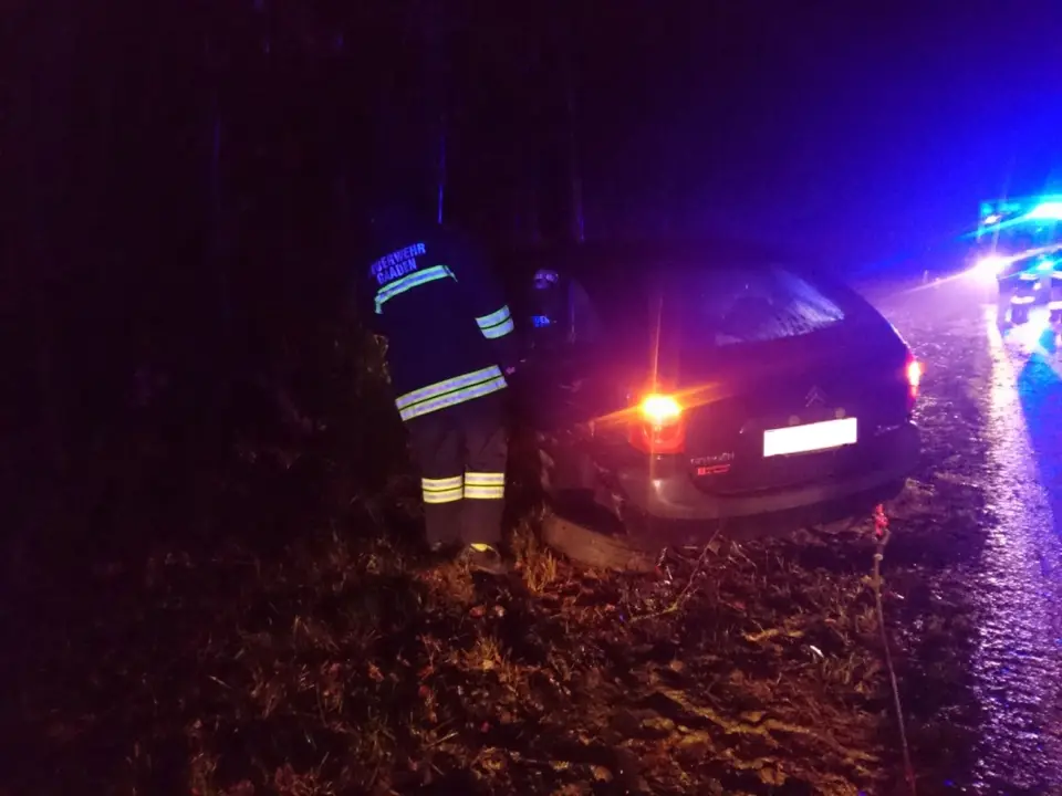 PKW-Bergung nach Verkehrsunfall – Foto 2 von 5