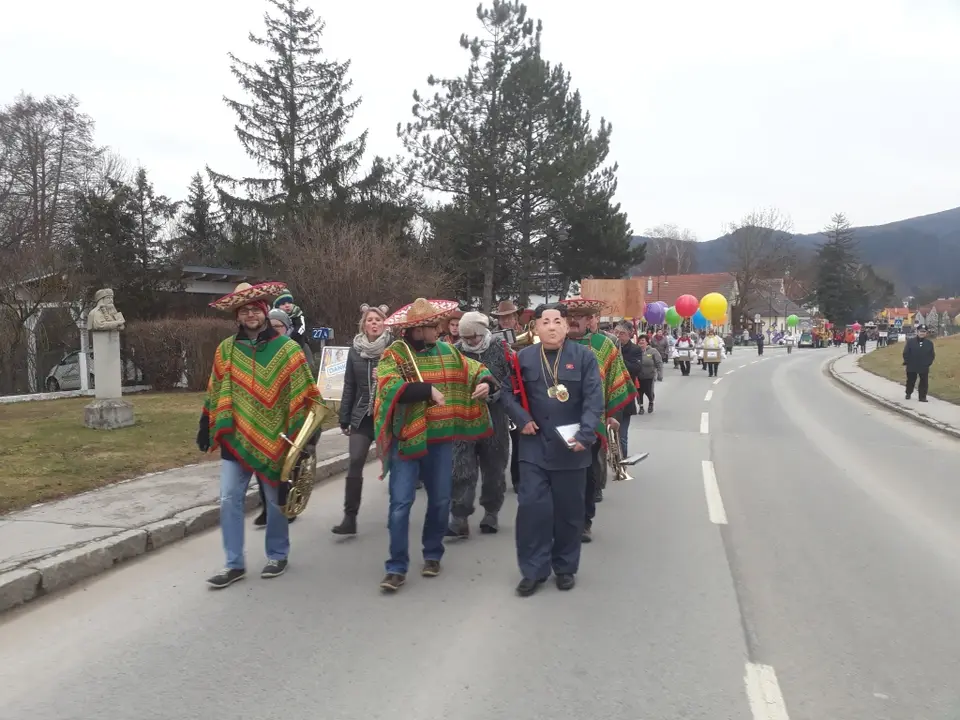 Faschingsumzug – Foto 5 von 6