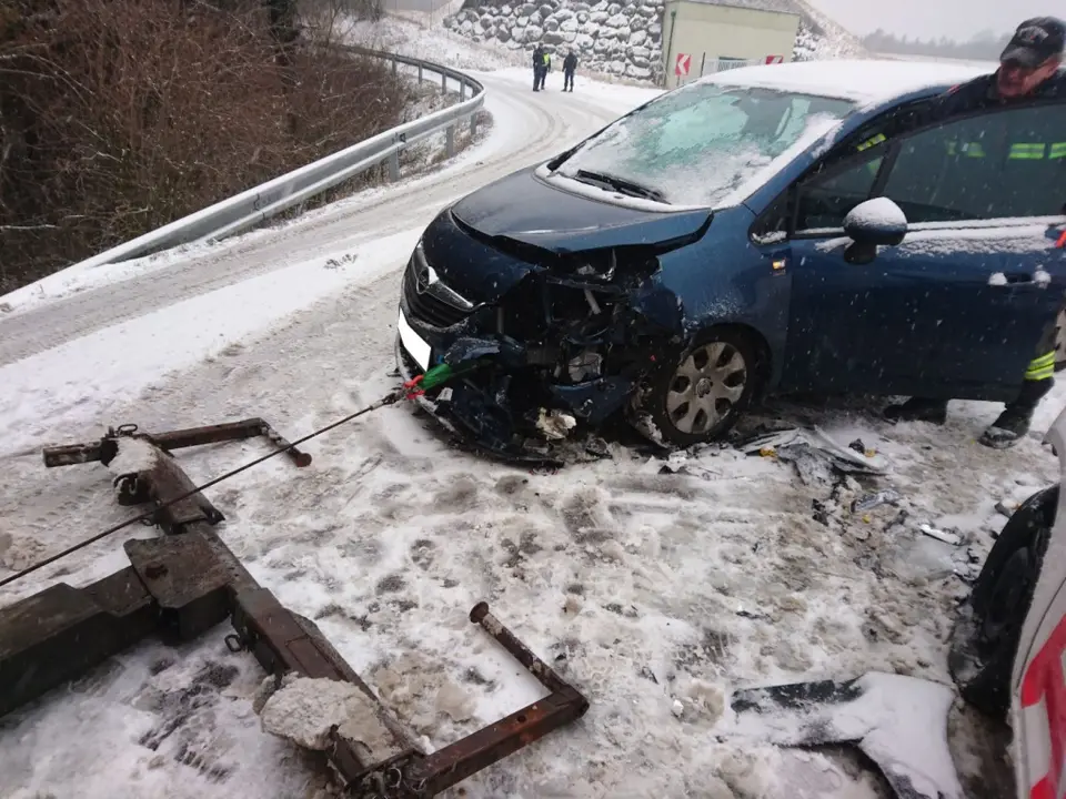 Mehrere Einsätze nach Schneefall – Foto 5 von 10