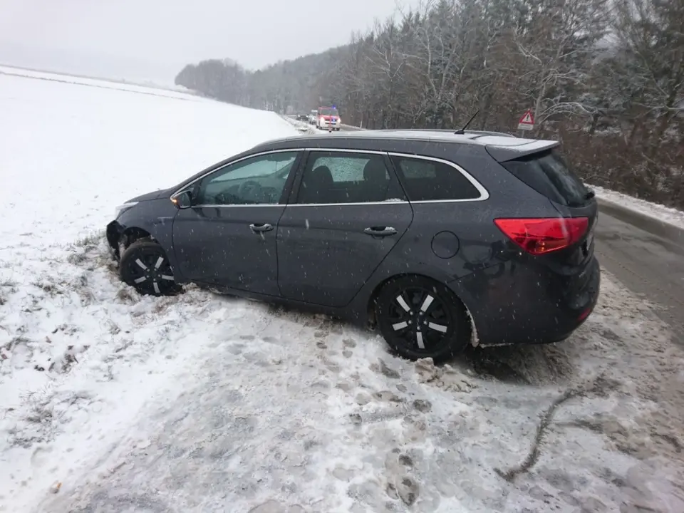 Mehrere Einsätze nach Schneefall – Foto 9 von 10