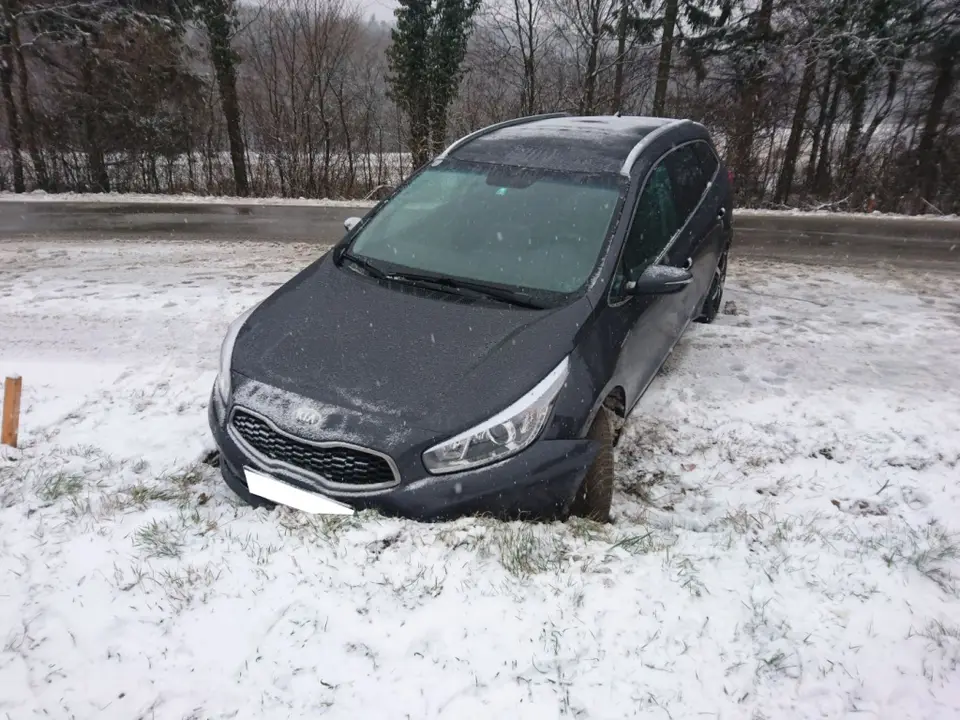 Mehrere Einsätze nach Schneefall – Foto 8 von 10