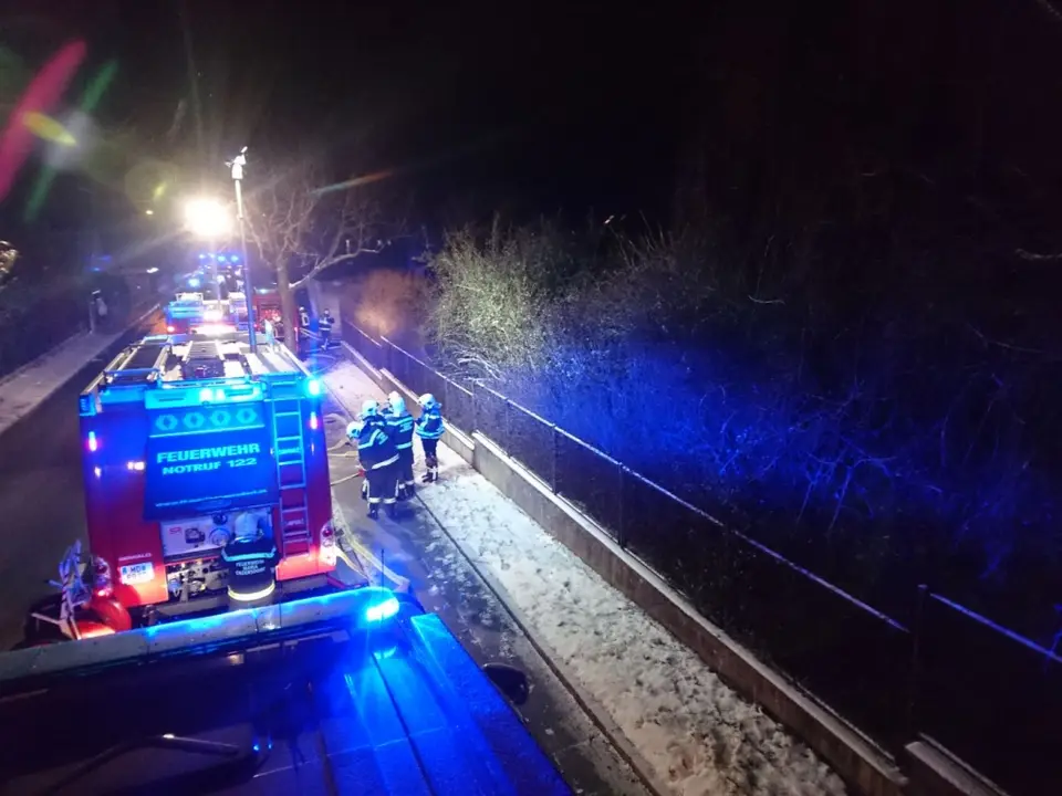 Gartenhütte in Vollbrand – Foto 1 von 5