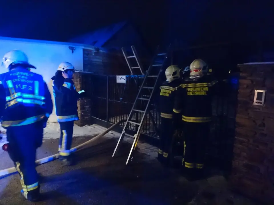 Gartenhütte in Vollbrand – Foto 4 von 5
