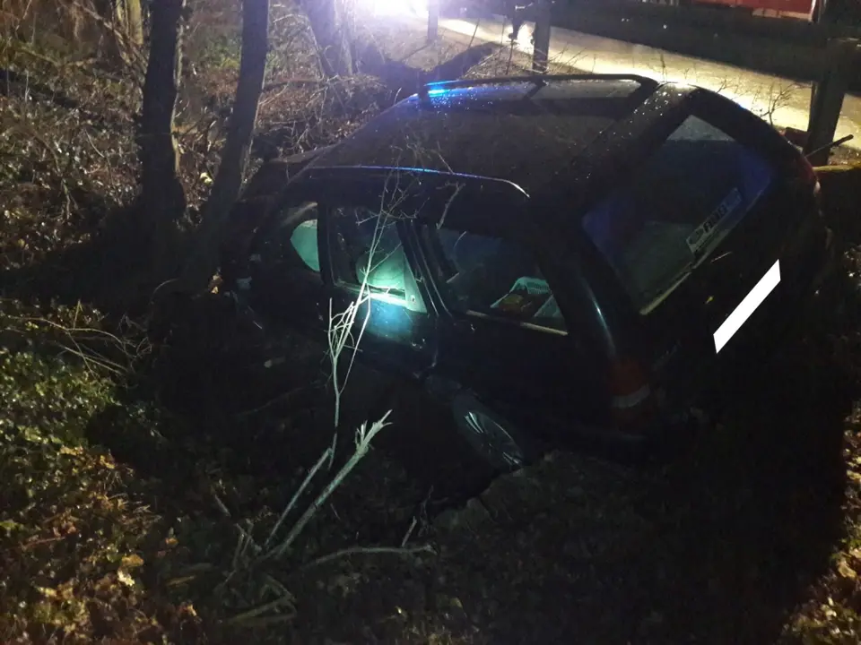 Verkehrsunfall mit Fahrerflucht – Foto 2 von 10