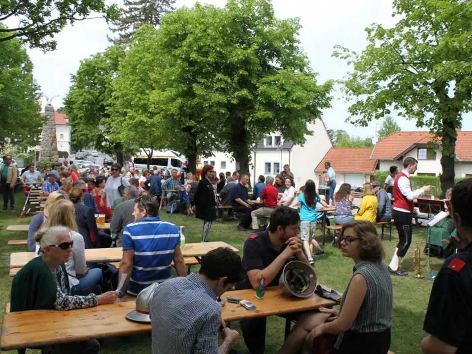 Maibaumaufstellen – Foto 2 von 2