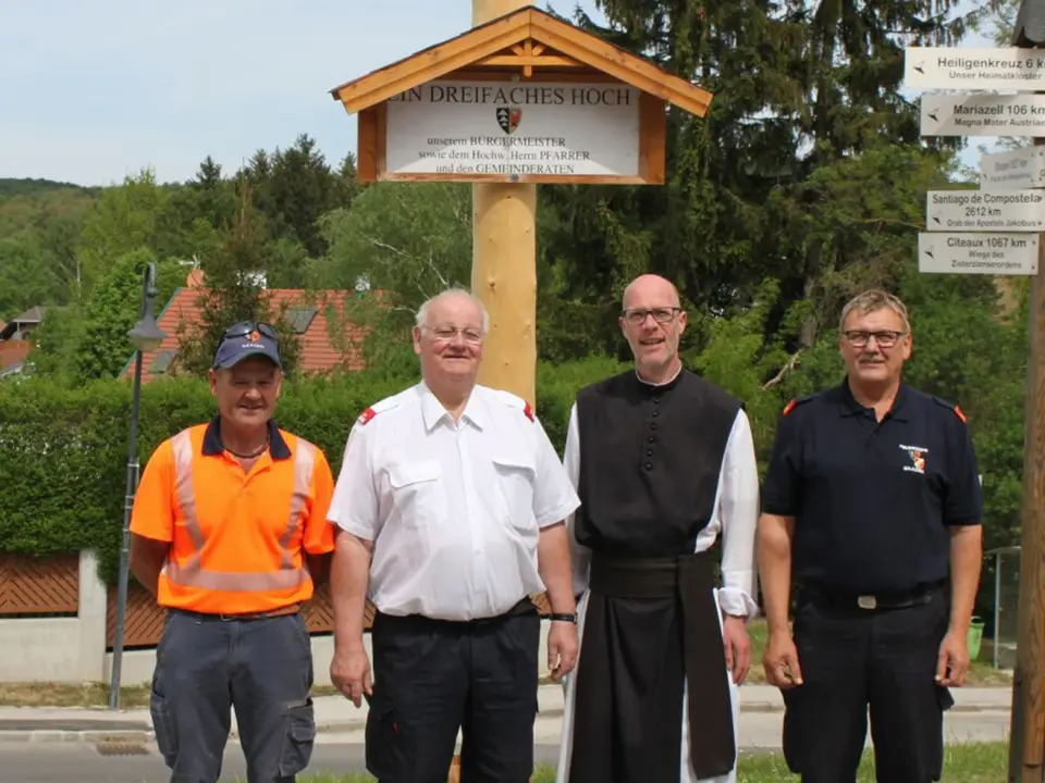 Maibaumaufstellen – Foto 1 von 2