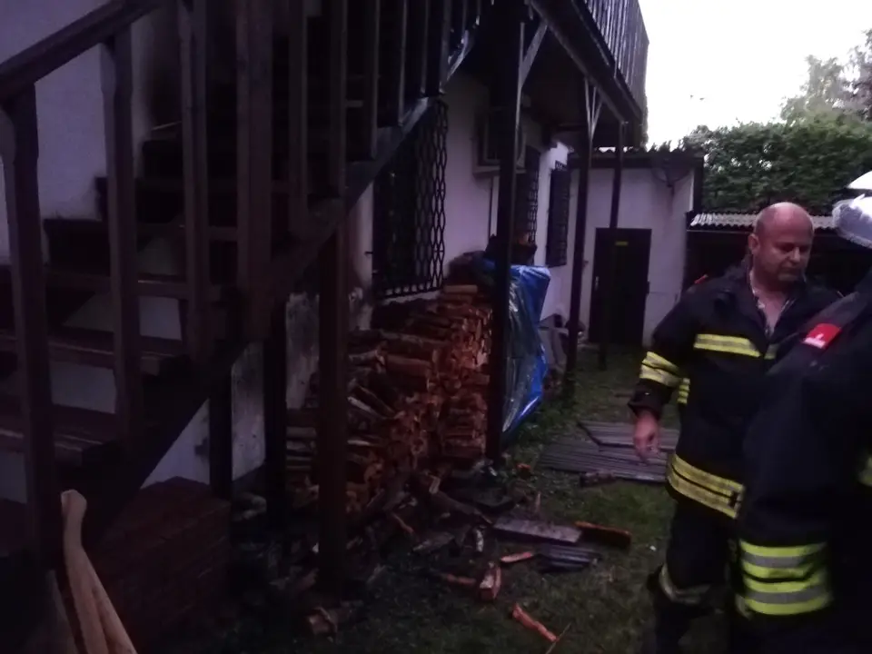 Brandübergriff auf Wohnhaus – Foto 1 von 7