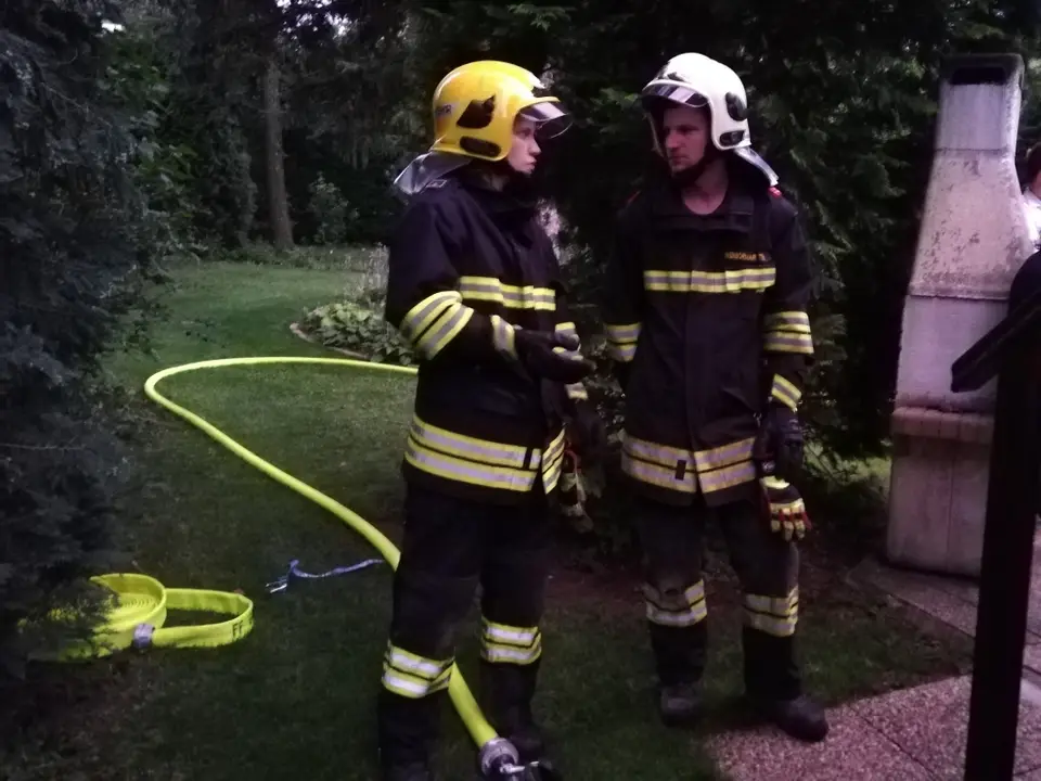 Brandübergriff auf Wohnhaus – Foto 2 von 7