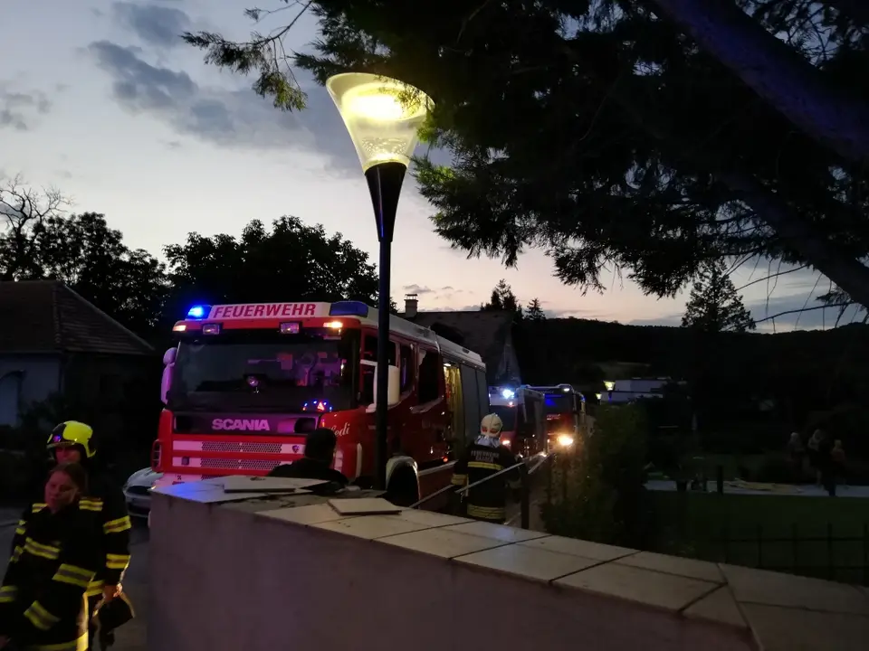 Brandübergriff auf Wohnhaus – Foto 6 von 7