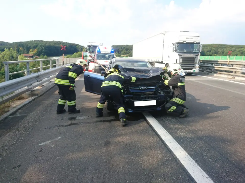 Verkehrsunfall A21 – Foto 1 von 5