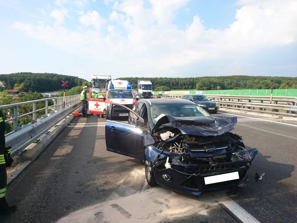 Verkehrsunfall A21 – Foto 4 von 5