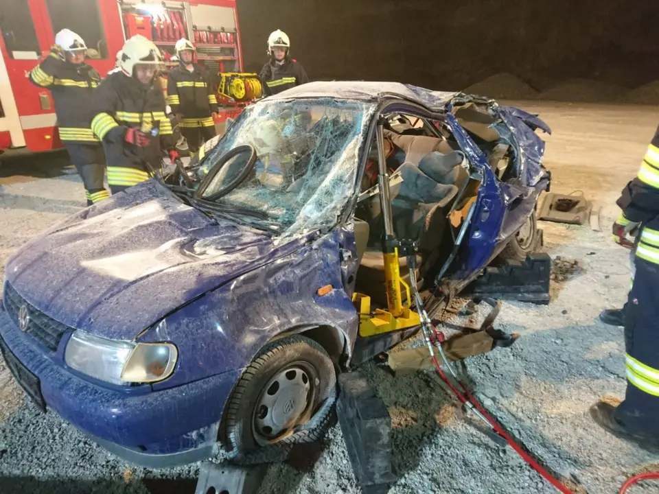Übung Menschenrettung aus KFZ – Foto 5 von 5