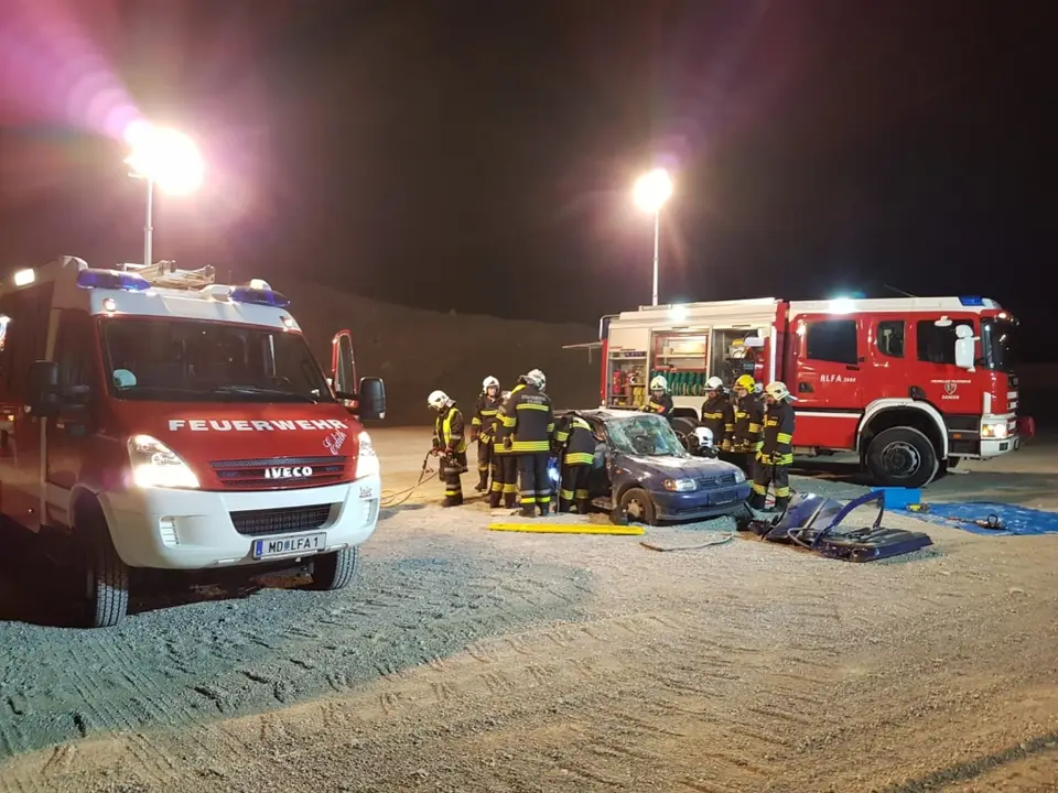 Übung Menschenrettung aus KFZ – Foto 2 von 5