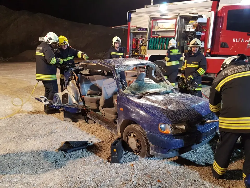 Übung Menschenrettung aus KFZ – Foto 4 von 5