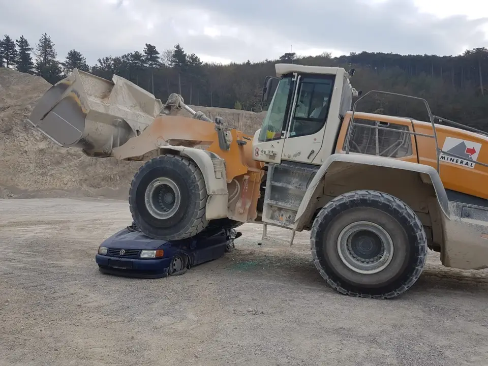 Übung Menschenrettung aus KFZ – Foto 1 von 5