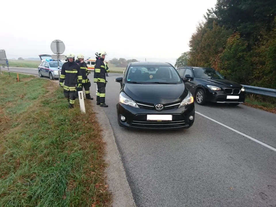 Verkehrsunfall mit zwei PKW – Foto 1 von 3