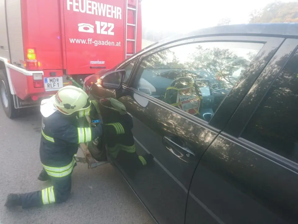 Verkehrsunfall mit zwei PKW – Foto 2 von 3