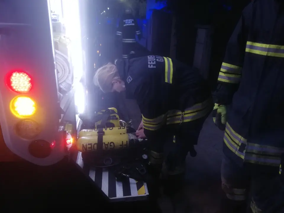 Drei Müllbehälter in Vollbrand – Foto 9 von 12