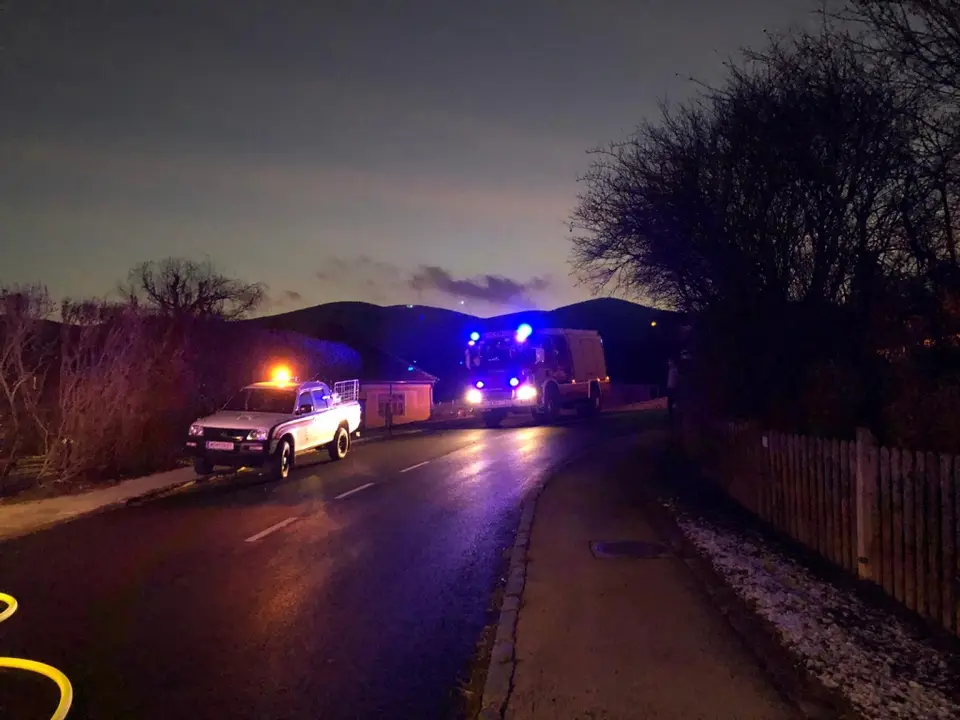 Drei Müllbehälter in Vollbrand – Foto 11 von 12