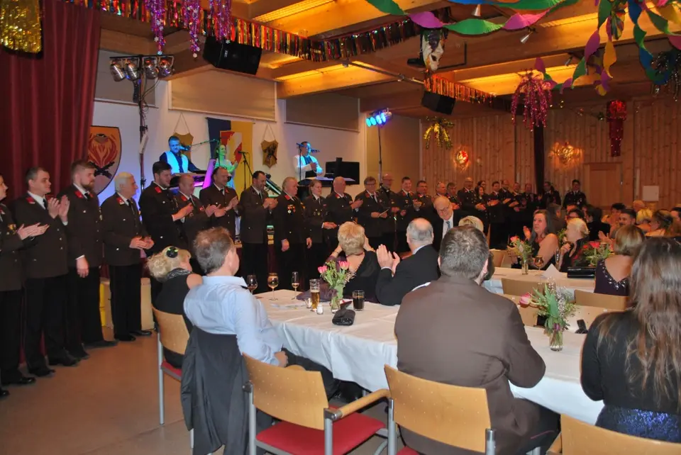 Feuerwehr-Ball – Foto 1 von 16