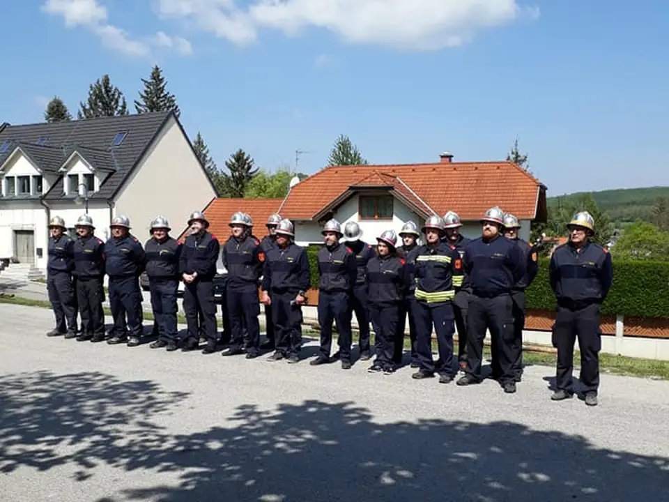 Maibaumaufstellen – Foto 1 von 6