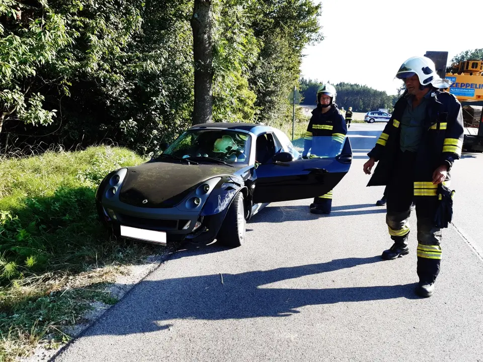 Verkehrsunfall PKW gegen LKW – Foto 1 von 3